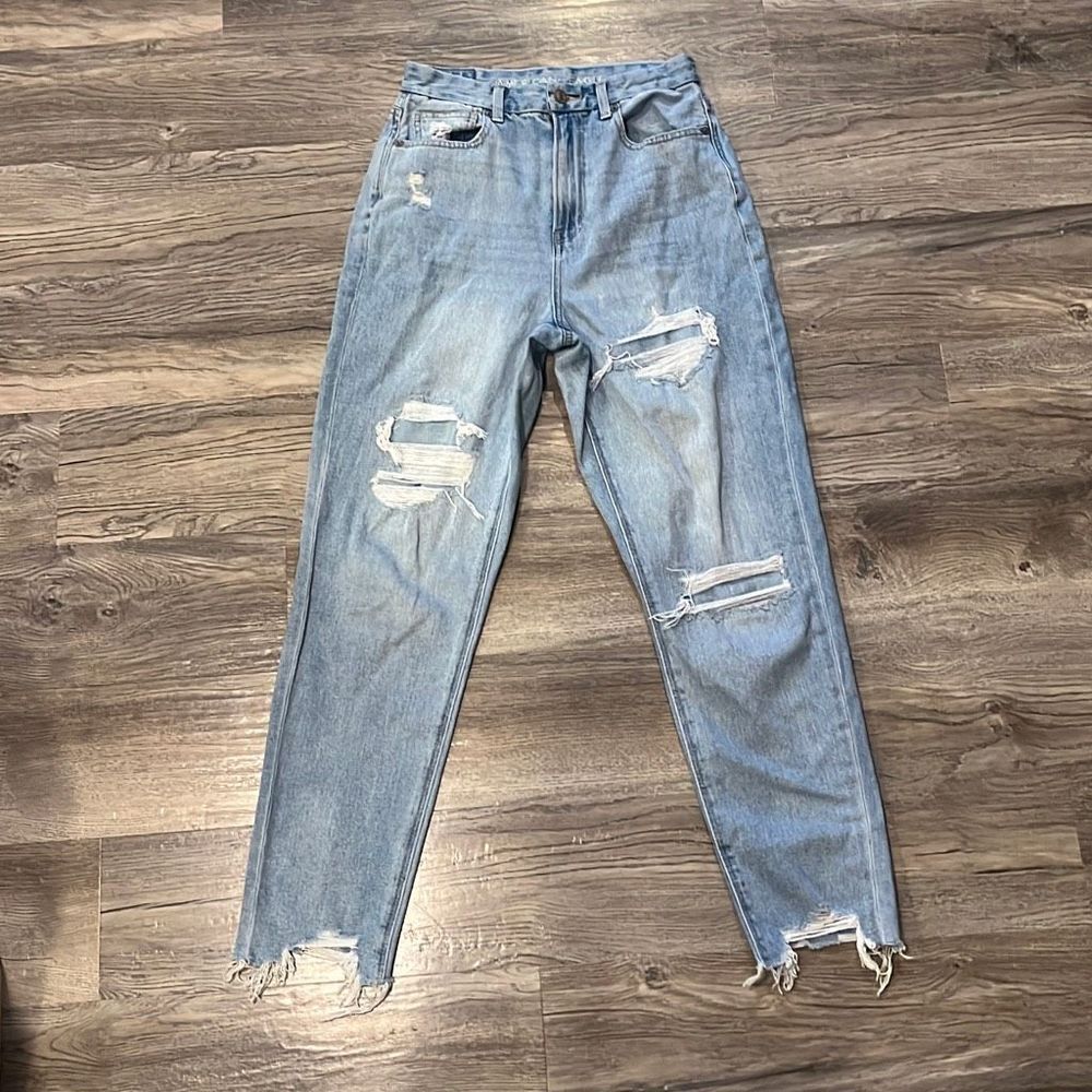 American Eagle Distressed Curvy Mom Jeans Size 2